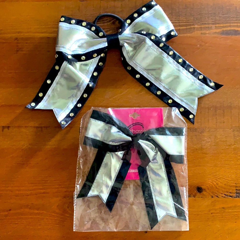 Cheer Bows black and silver Raiders‎ colors